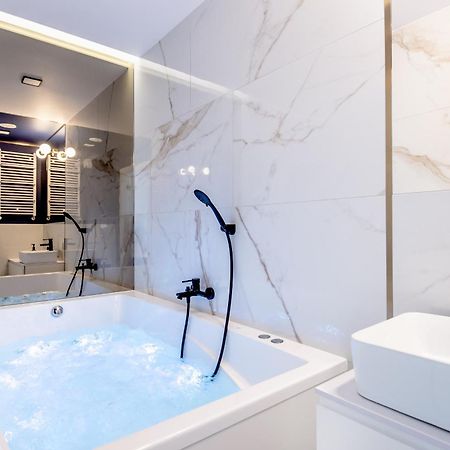 Super-Apartamenty Vip Jacuzzi III Poznaň Exteriér fotografie