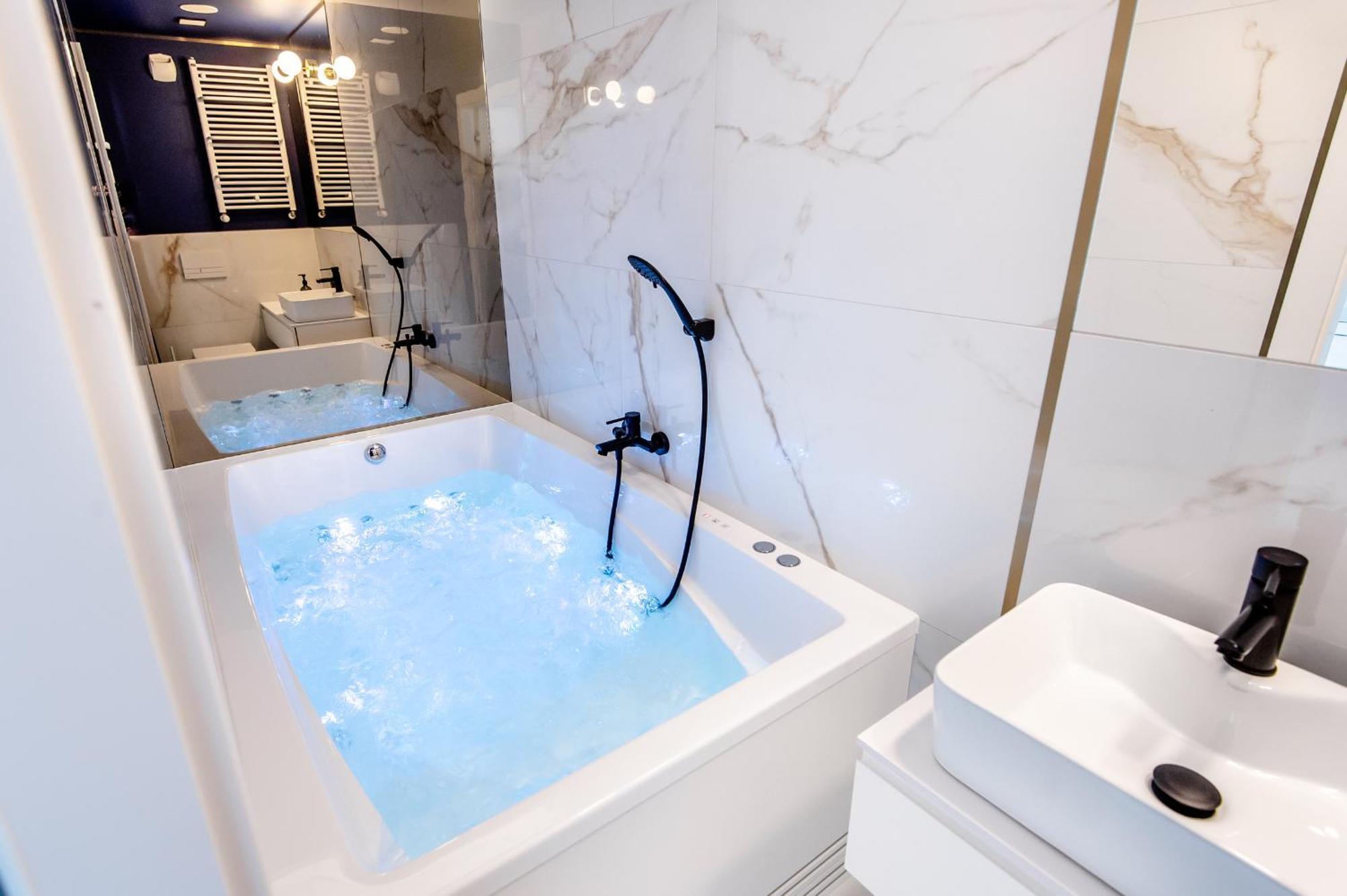 Super-Apartamenty Vip Jacuzzi III Poznaň Exteriér fotografie